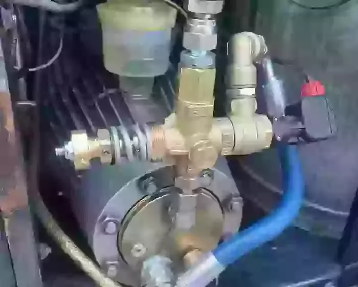 Custom VB9-style unloader conversion fitted onto a heavily used Nilfisk Neptune 7 to improve long-term reliability under constant trigger cycling. This modification was carried out for a customer regularly operating the machine for extended daily use.